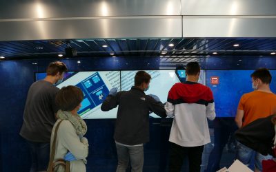 40 Tonner transportiert die Digitalisierung an die John-Bühler-Realschule