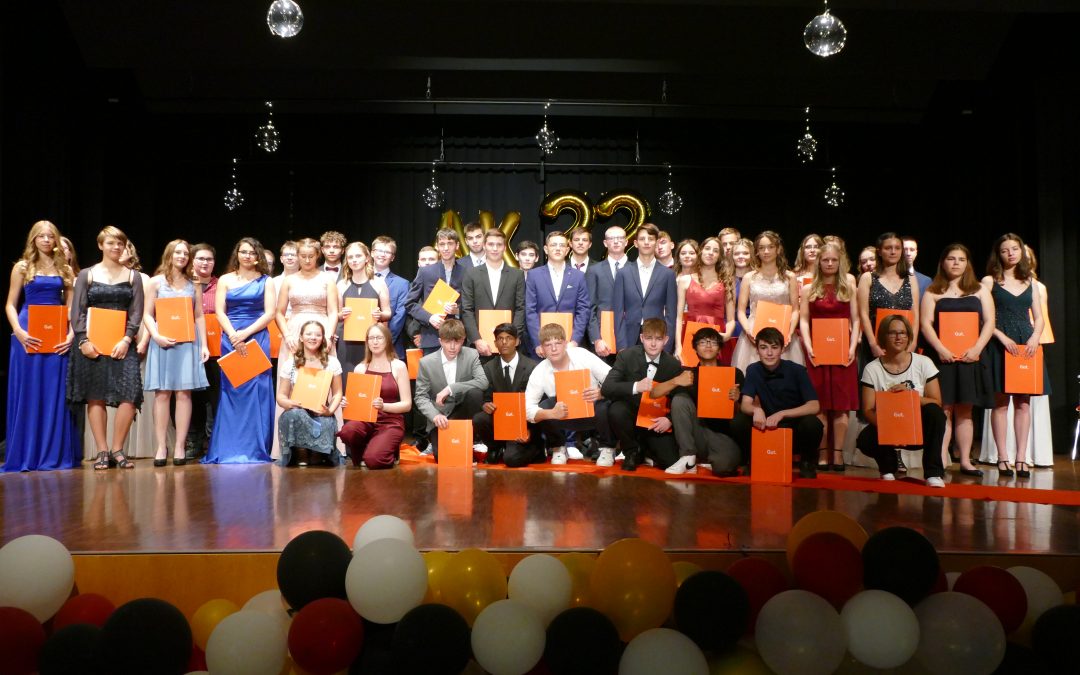 „Die Weltmeister der Anpassung“ verlassen den roten Teppich der John-Bühler-Realschule