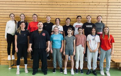 Selbstverteidigungskurs an der John-Bühler-Realschule durch Kampfkunstschule Dragon and Tiger aus Freudenstadt